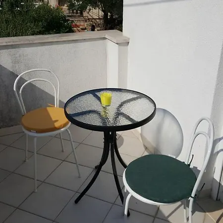 Mira Apartman