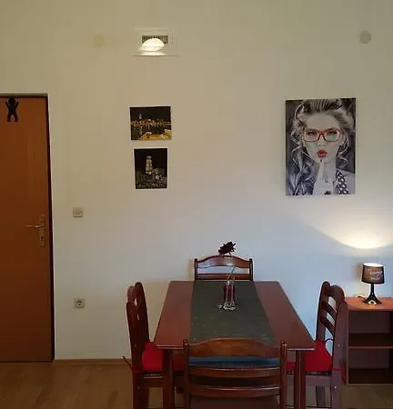 Mira Apartman