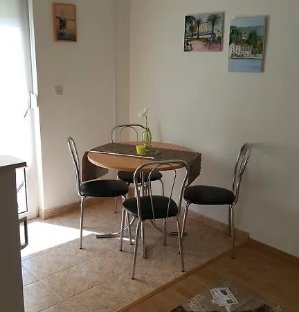 Mira Apartman