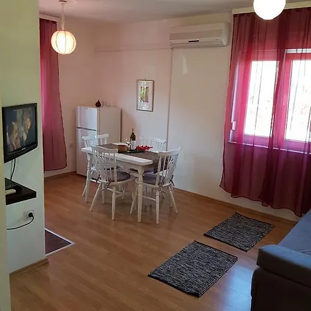 Apartman Mira *