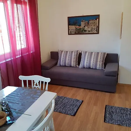 Apartman Mira *