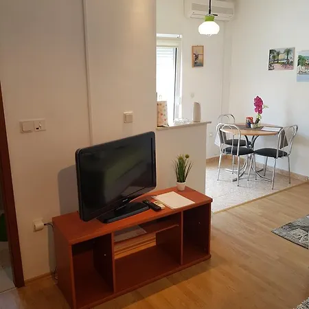 Mira Apartman