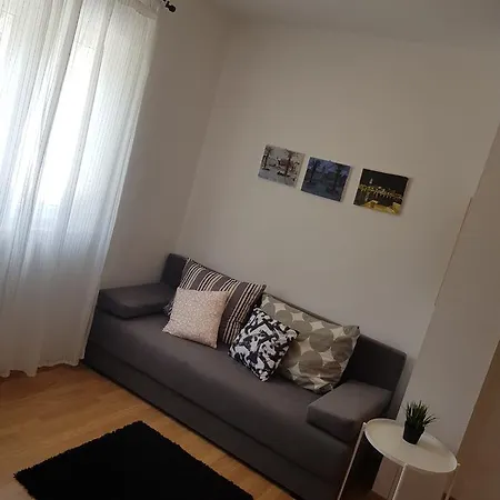 Mira Apartman *