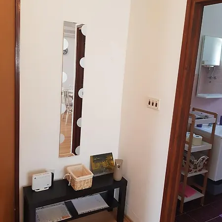 Mira Apartman